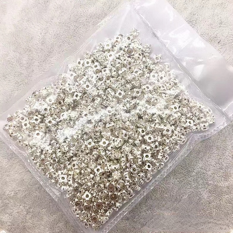 Phụ Kiện Trang Trí Giày Cưới Đính Đá Kim Cương Giả Bốn Lỗ Tròn Màu Trắng