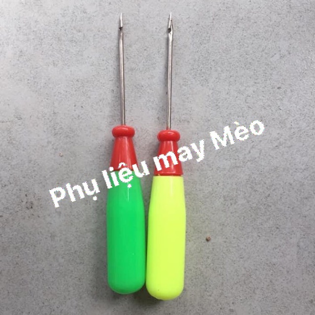 Dùi nhọn làm giày dép