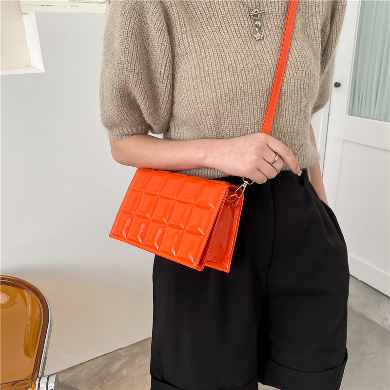 Túi Xách Đeo Vai Cỡ Nhỏ Phối Dây Xích Thời Trang Nữ Sành Điệu