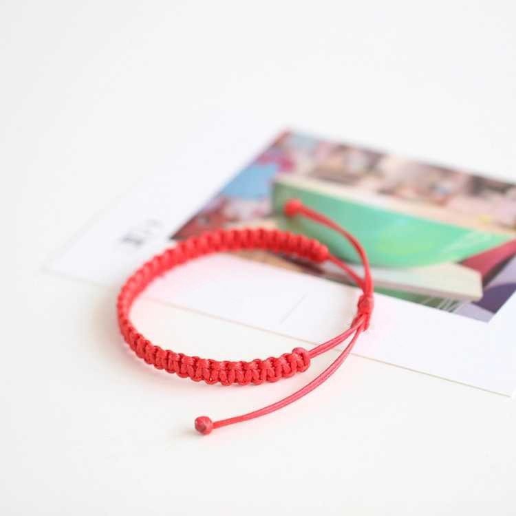 Vòng Tay Chỉ Đỏ .