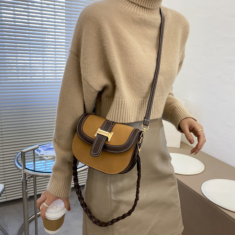 Túi đeo vai phong cách retro thanh lịch