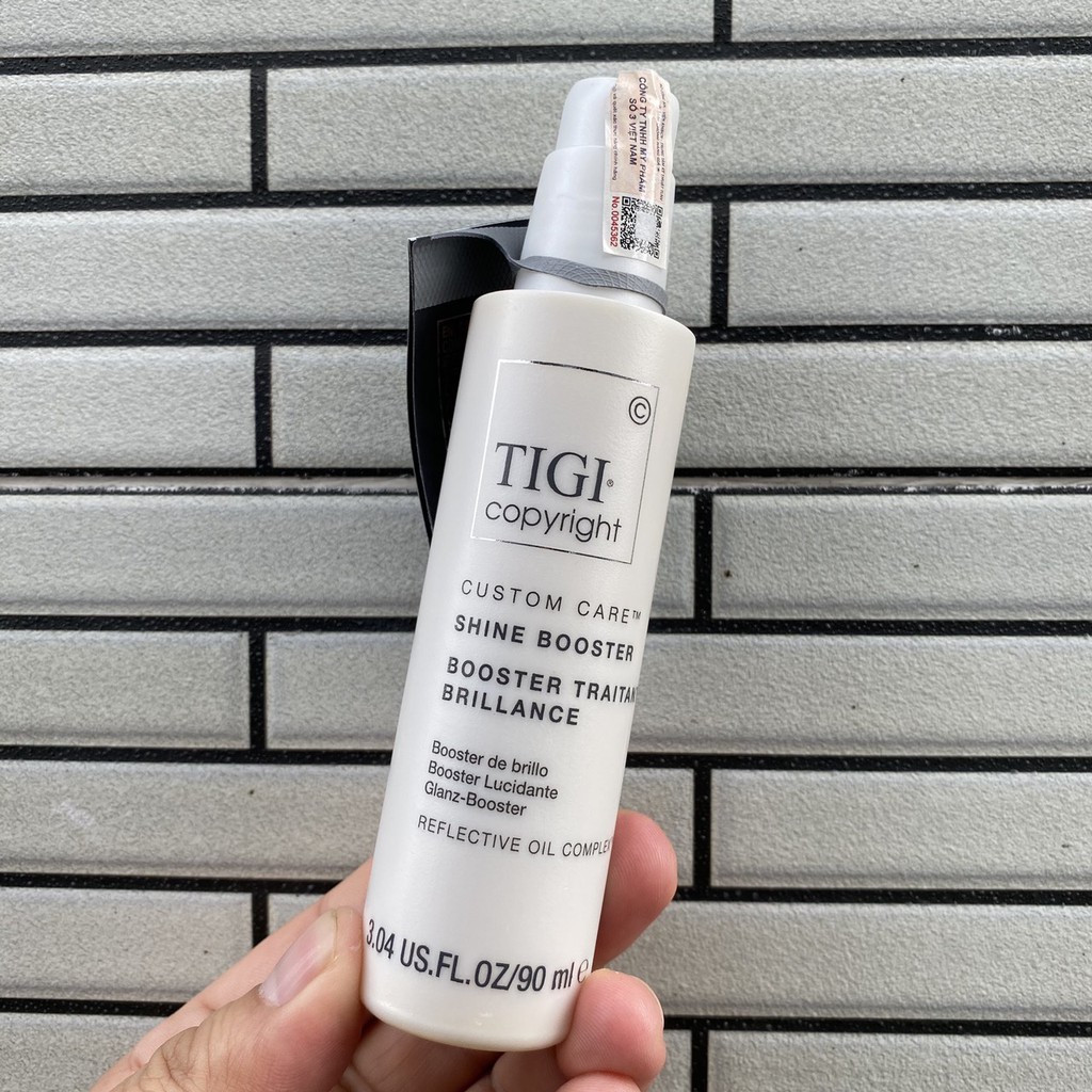 Kem dưỡng bóng tóc Custom Care Shine Booster Tigi Copyright 90ml