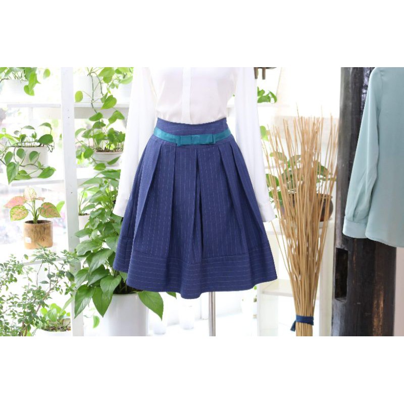 Chân váy kẻ xếp ly
