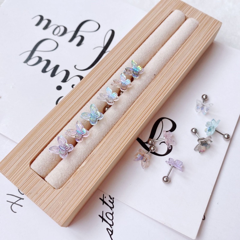 1 chiếc bông tai thép y tế bướm cánh xếp