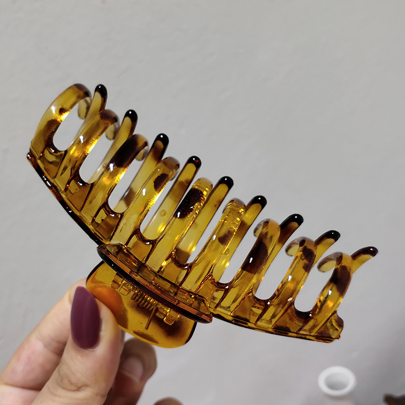 Kẹp tóc màu hổ phách cỡ lớn thời trang