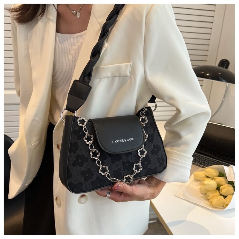 Túi Đeo Chéo Quai Xích Đơn Giản NB00385