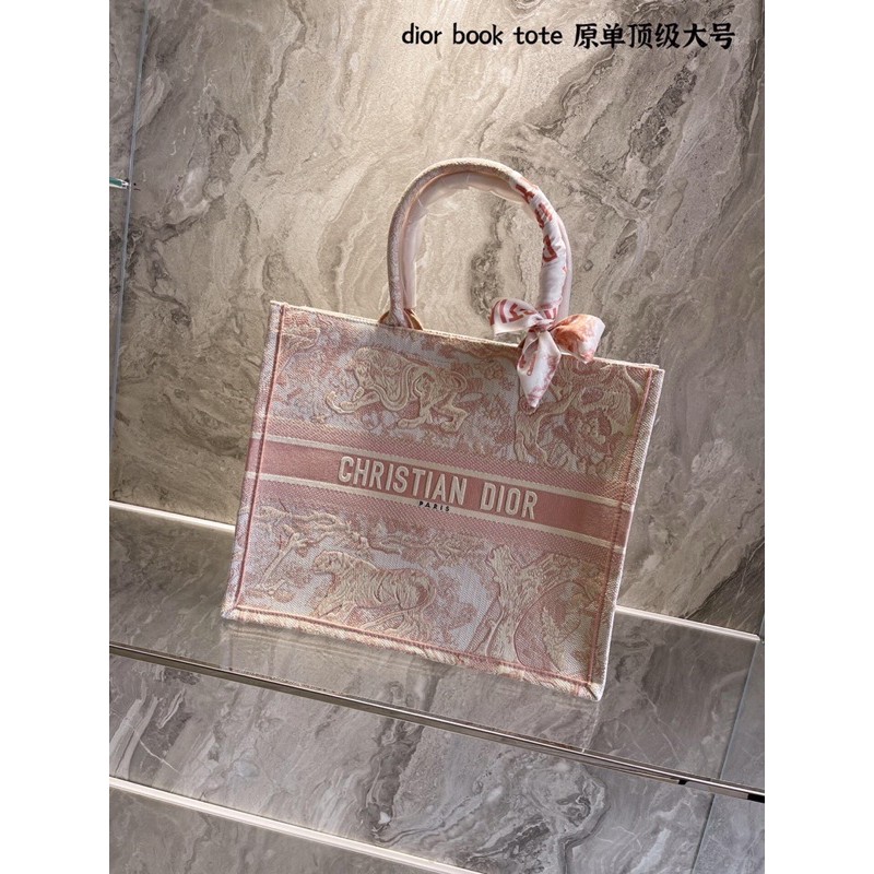 Túi tote/túi xách nữ Dior CD màu hồng size lớn hoa văn thêu động vật tinh tế kèm khăn lụa cao cấp