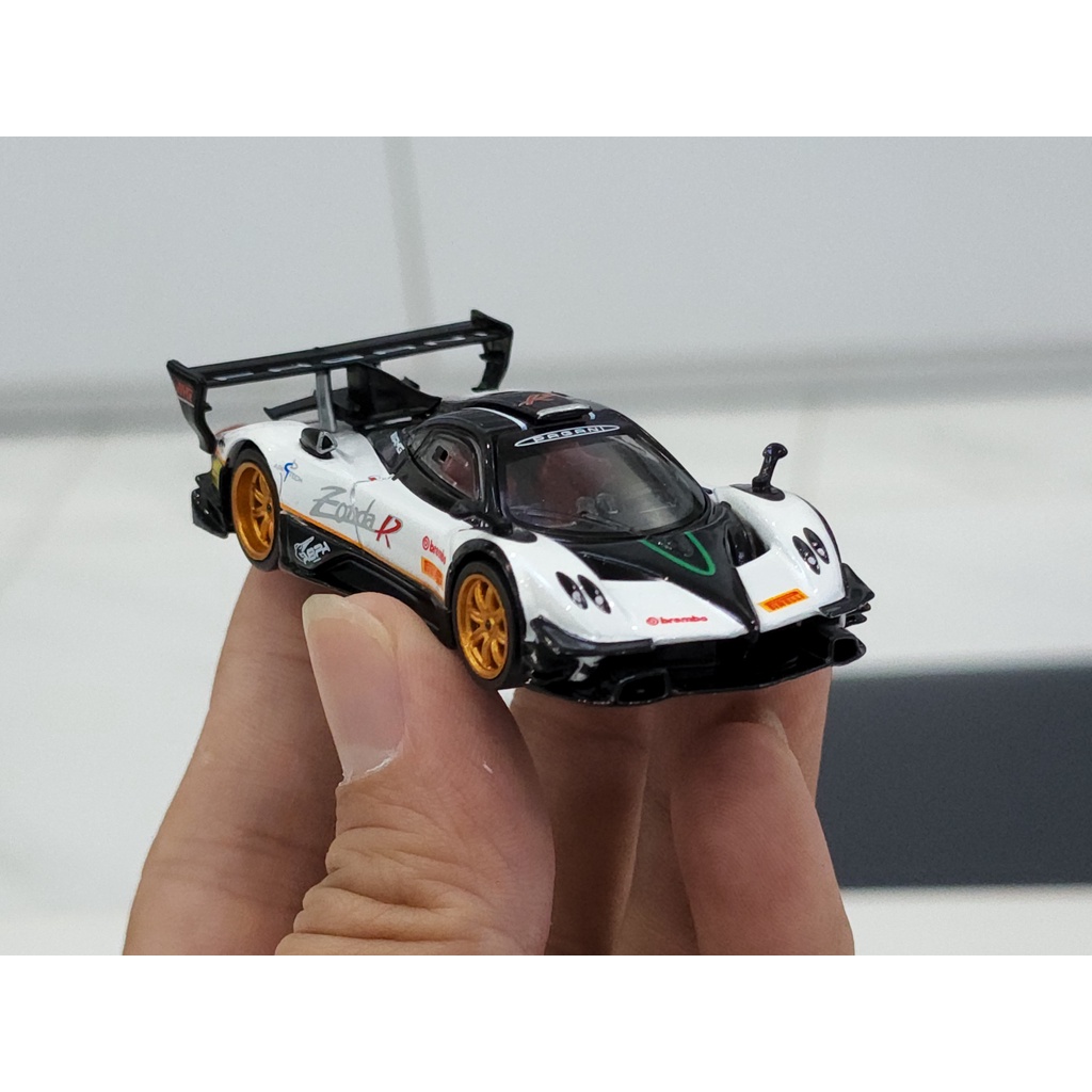 Xe Mô Hình Pagani Zonda Revolucion Bianco Benny 1:64 Tarmac Works