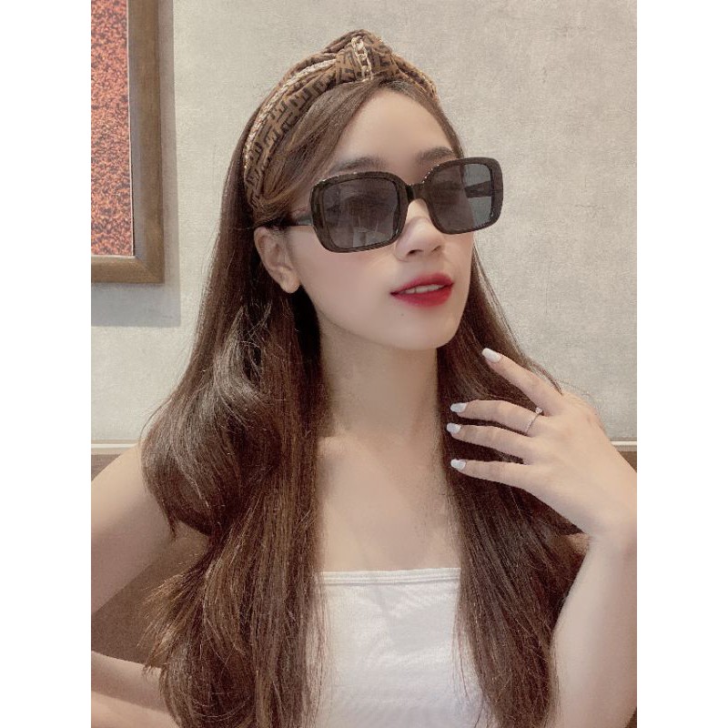 Kính Sinsay lỗi thanh lý còn 80k có mail mua hàng của web  chính hãng