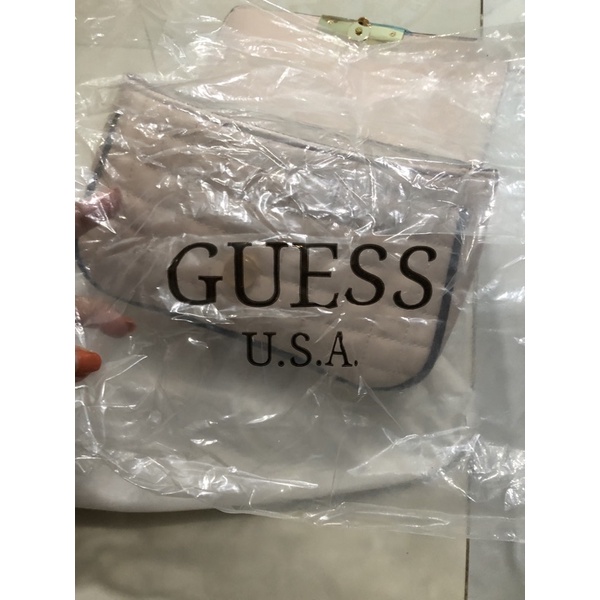 Túi Guess Hồng nhạt.