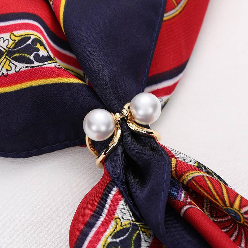 Khuy cài khăn lụa - Nút thắt khăn lụa quàng cổ trendy