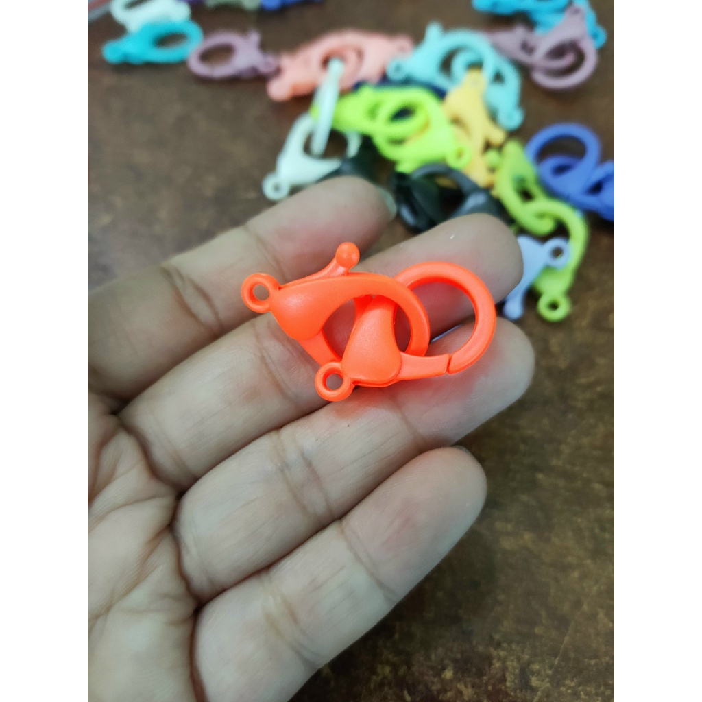 Móc càng cua nhựa nhiều màu làm dây khẩu trang,móc khoá handmade
