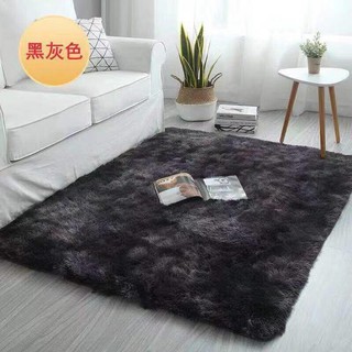 Thảm lông loang trải sàn