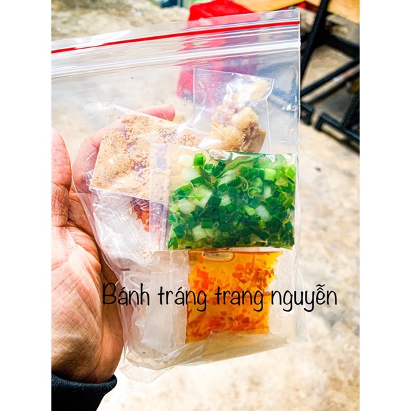 Bánh tráng phơi sương tóp mỡ hành