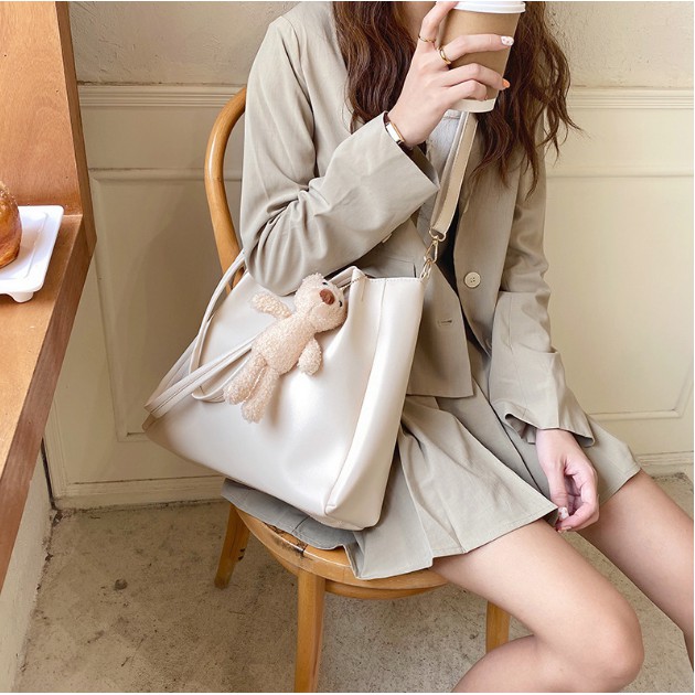 Túi tote da đeo 2 kiểu tặng kèm gấu vừa A4 giá yêu P089