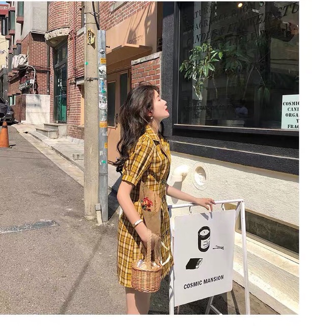 Đầm cổ vest caro vàng phối nút xb