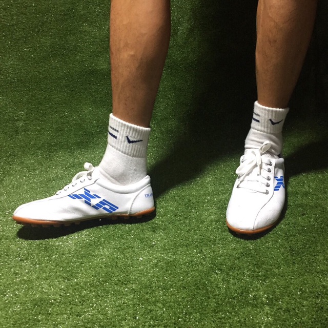 Giày Đinh Đá Bóng 2 màu đen trắng hàng đẹp