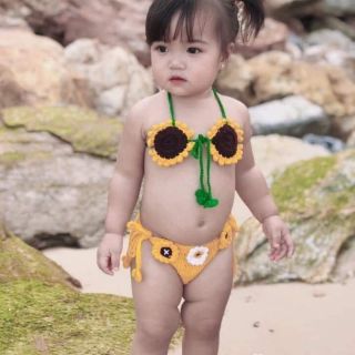 Bộ bikini hoa hương dương cho bé gái