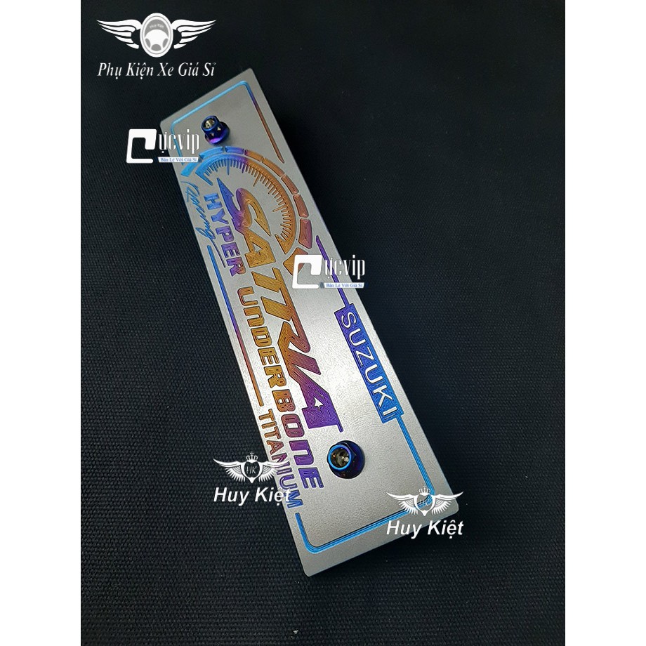 [Giá Hủy Diệt] - (3608) - Bảng Tên Xe Satria Titan (Mẫu Titan Khò) Kèm 2 Ốc Vương Miên Đẳng Cấp