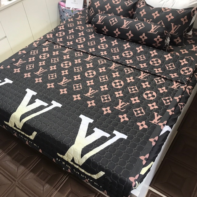 chăn ga💖FREESHIP💖bộ chăn ga 5 món họa tiết LV đen CHANGALV72 set bao gồm 1 chăn 1 ga 2 gối 1 gối ôm cao cấp | BigBuy360 - bigbuy360.vn