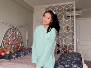 Áo nỉ tay dài gấu