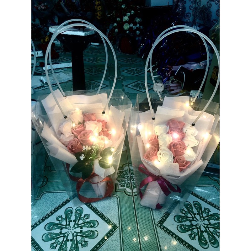 Bó hoa hồng sáp kèm túi xách