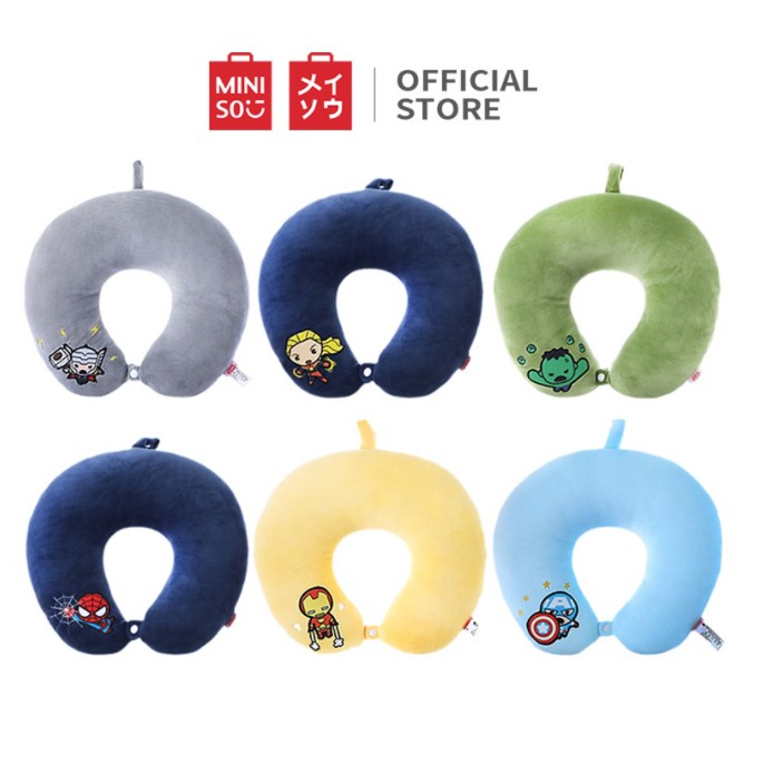 Gối kê cổ Miniso hình chữ U họa tiết các siêu anh hùng Marvel, kèm bịt mắt