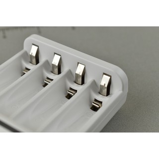 Sạc pin Panasonic BQ-CC83 - White - màu trắng