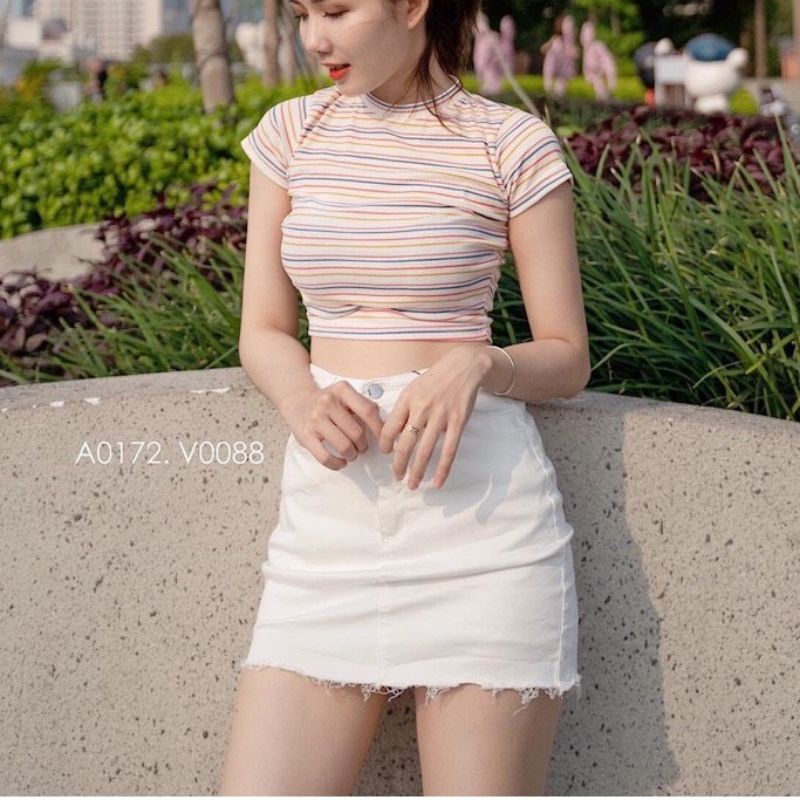 Chân váy kaki ngắn tuarua có quần trong.