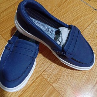 Giày slipon Zara bé trai