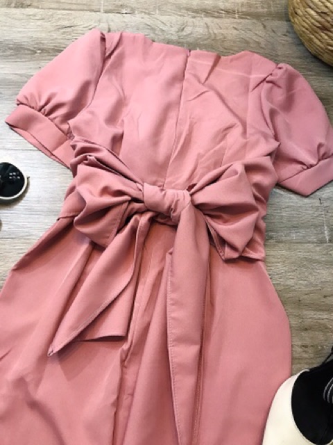 Đầm body nút hồng đắp chéo ngực cột nơ lưng đi tiệc sang đẹp