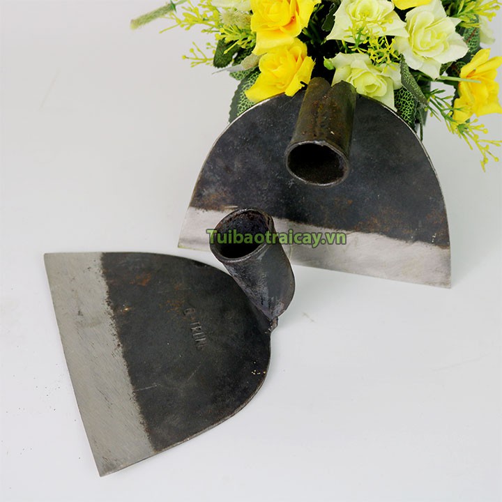 Lưỡi cuốc làm vườn thép rèn không cán loại bé - D67