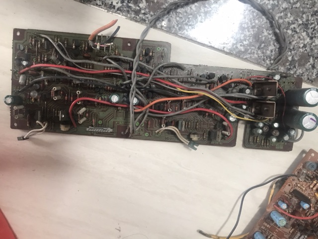 Bo tháo amply để lấy linh kiện