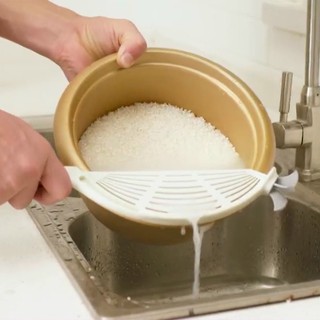 Dụng Cụ Gạn Nước Vo Gạo Đa Năng Treo Bồn Rửa Tiện Lợi