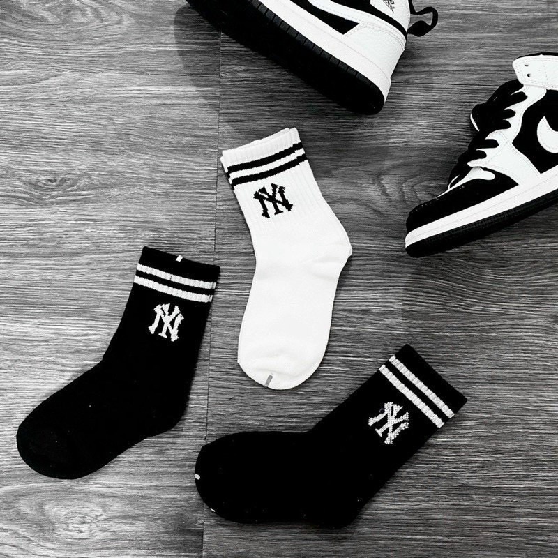 Tất NY hai màu đen trắng cho bé trai và bé gái