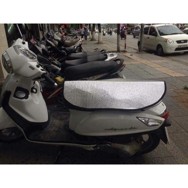 Tấm che yên xe máy chống nóng KT 80x40cm