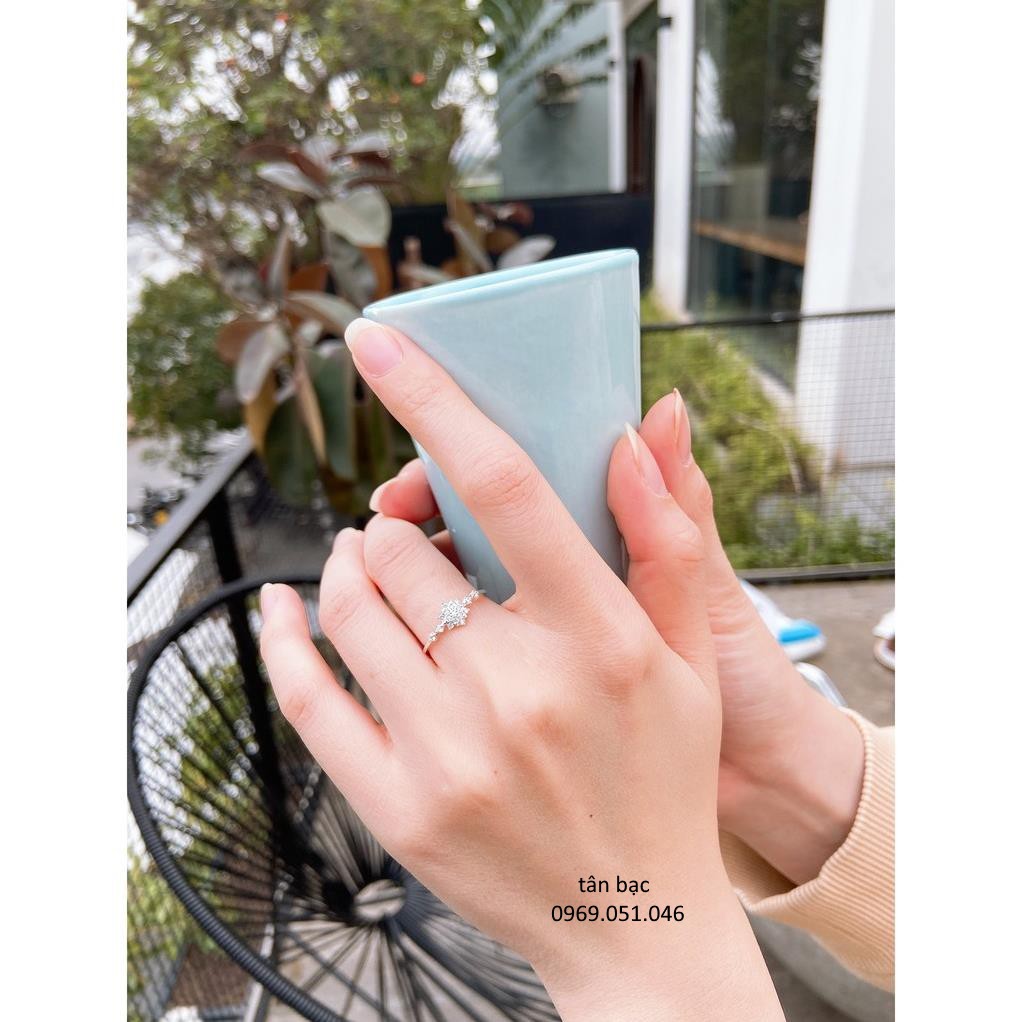 vẻ đẹp không thể từ trối , nhẫn nữ bạc ta , hàng làm kỹ sắc nét từng chi tiết sản phẩm rất dễ phối cùng với nhiều đồ ạ