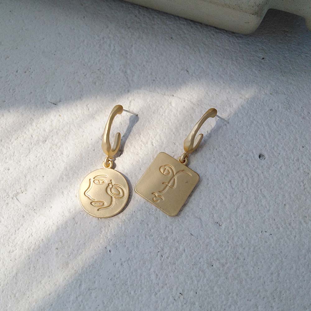 Khuyên Tai Kim Loại Không Đối Xứng Nhiều Màu Sắc Thời Trang Cổ Điển Cho Nữ