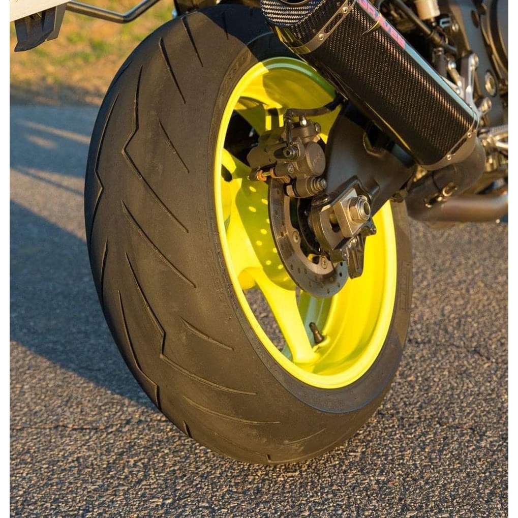 Lốp Xe máy không xăm Thương Hiệu Pirelli Rosso 3 các size 110/70-17, 140/70-17 và 150/60-17 lắp cho xe máy côn tay.