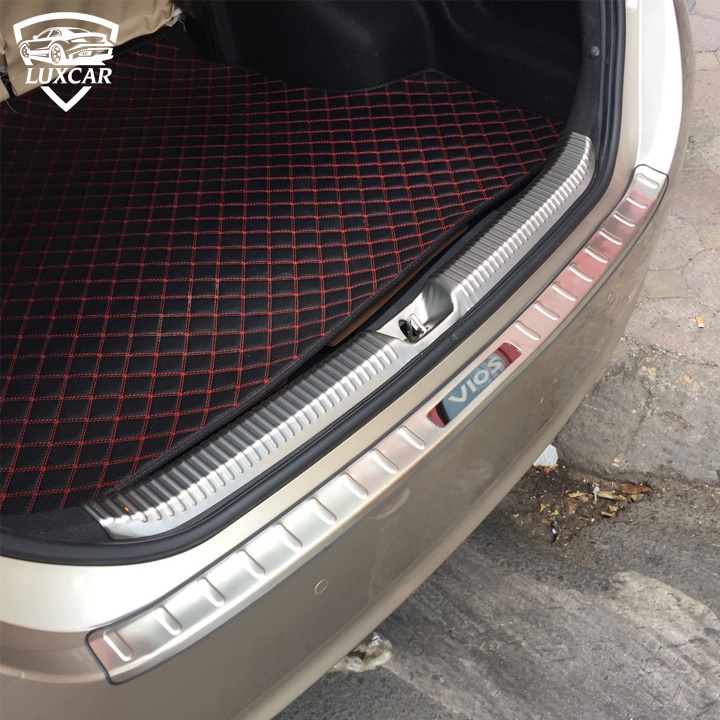 Ốp chống trầy xước cốp xe TOYOTA VIOS 2019-2021 - LUXCAR chất liệu INOX-TITAN cao cấp