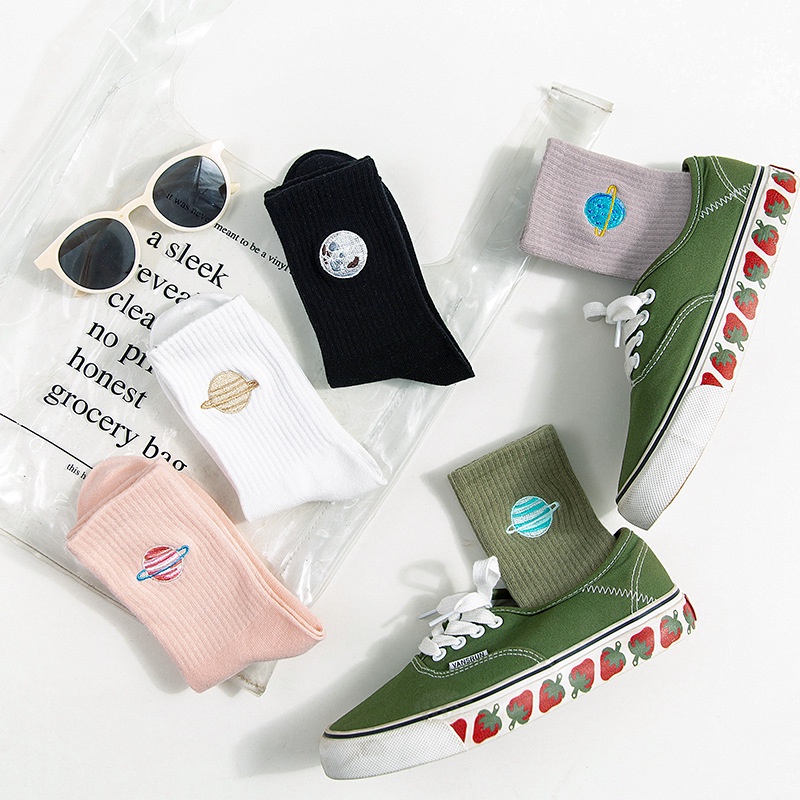 Vớ WAFNHA D118 vải cotton ống cao vừa thêu hình hành tinh thời trang cho nữ