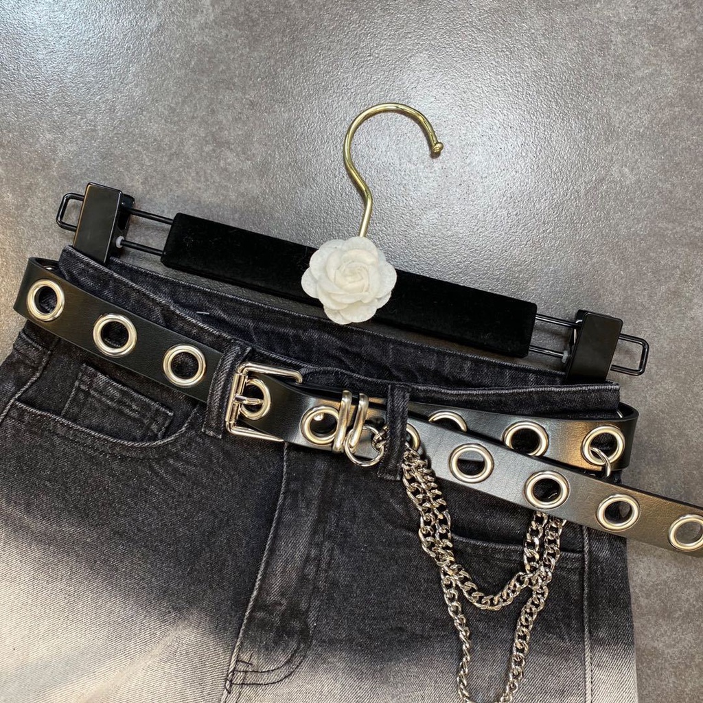 In the summer of 2022, the new plus-size Korean version gradually changes color and washes the street to hide the meat and show the fat sister denim shorts.