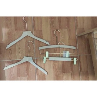 Móc Áo và Kẹp Quần Cong Gỗ Mộc đẹp ( ảnh tự chụp)
