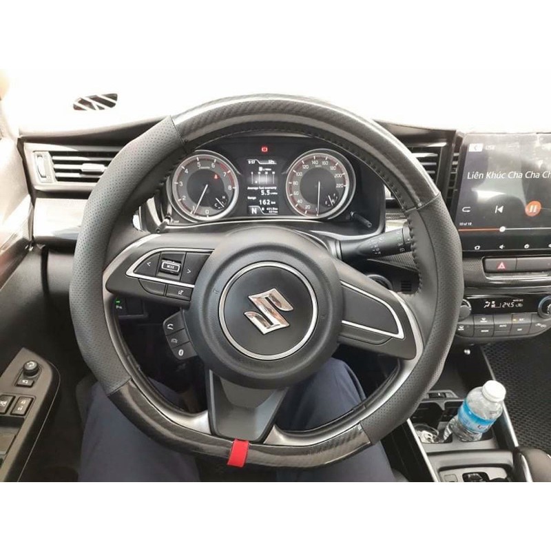 Bọc vô lăng D Cut , da Cacbon cho xe Elantra, Kia Seltos, Suzuki XL7 hàng chuẩn loại 1 - Auto Bảo Lộc