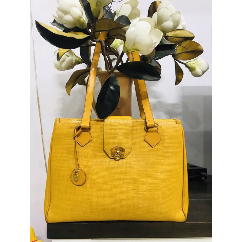 Túi công sở hiệu Marie Claire_2-hands