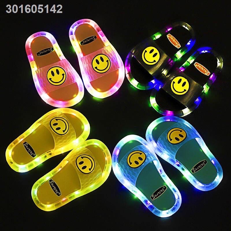 Dép mặt cười gắn đèn led