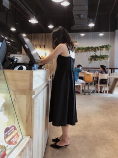 Váy hai dây khuy dọc