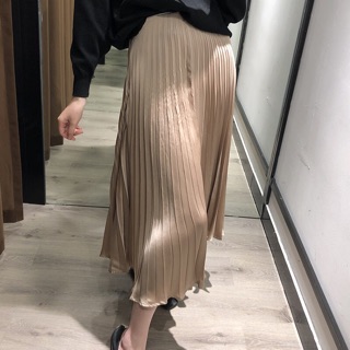 Chân váy xếp ly Zara màu nude mẫu 2019 có khóa bên hông(Pleated Skirt)