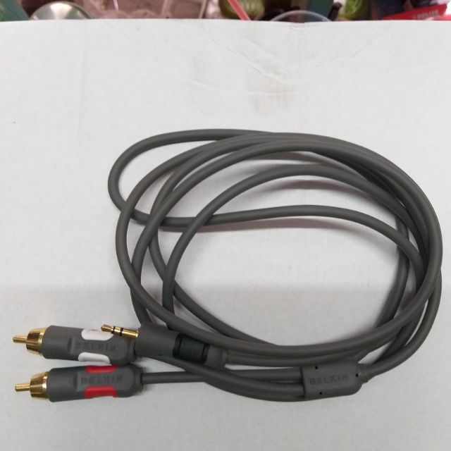 Dây loa 3,5 ly ra AV Belkin