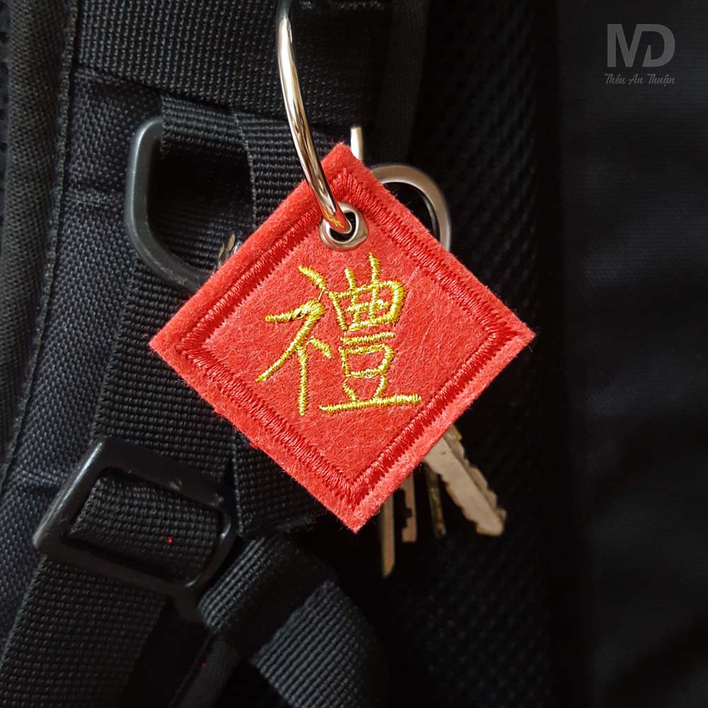 Móc treo chìa khóa vải thêu độc đáo - Chữ Lễ - Chữ nôm